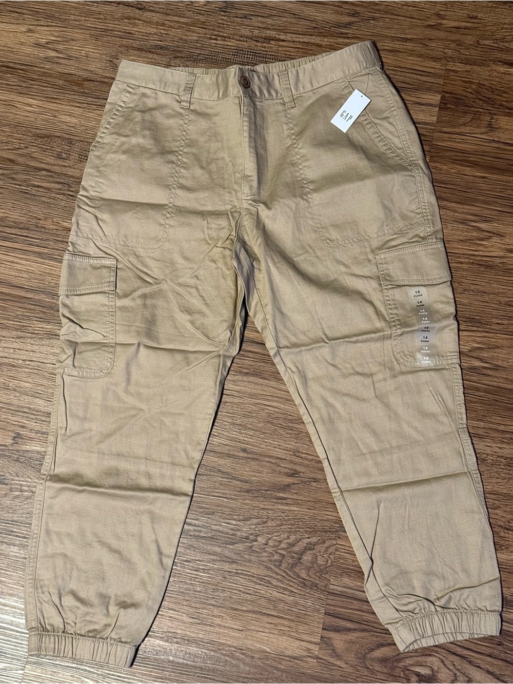 GAP Women's Khaki Cargo Girlfriend Jogger Pants with Elastic Cuffs in Size 14P